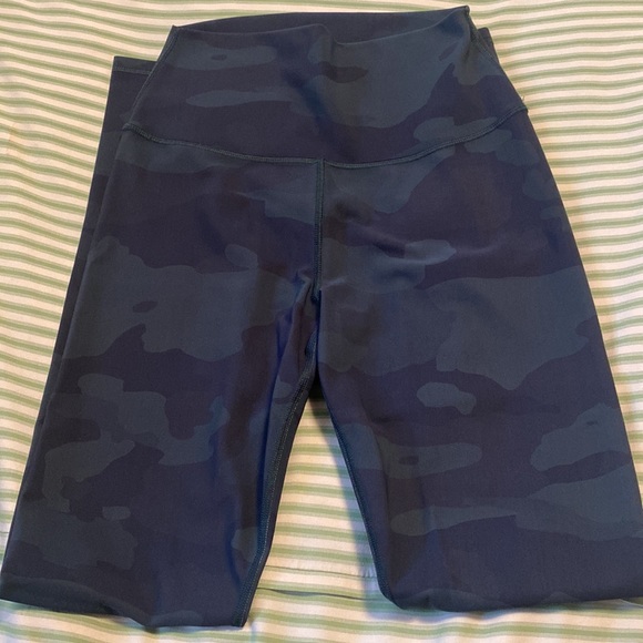 ALO Yoga camo exercise pants. - Picture 2 of 6